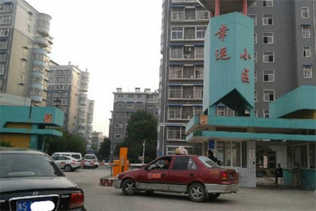河畔豪庭3室2厅2卫68万117m2毛坯房出售