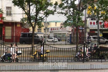 城南御林华府3室2厅2卫132m2毛坯房